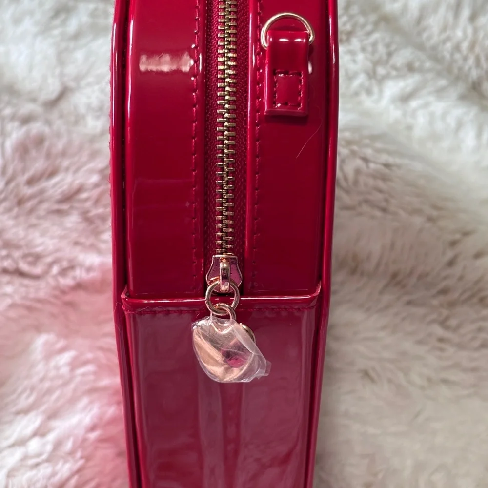 Charlotte Tilbury Limited Edition LOVE Bag - Picture 6 of 6